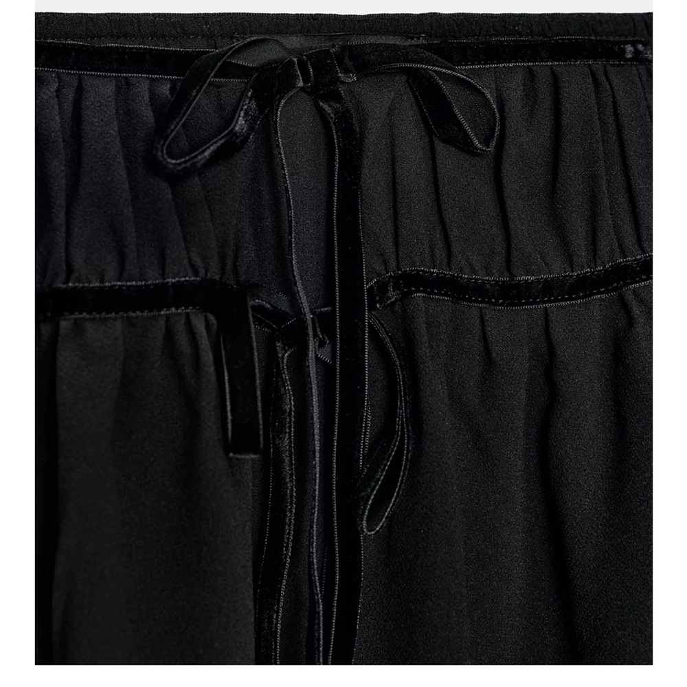 Zara NWT BLACK VELVET BOW GEORGETTE MINI SKIRT - Picture 2 of 9